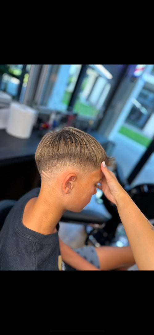 Laura Men’s Salon kép 4